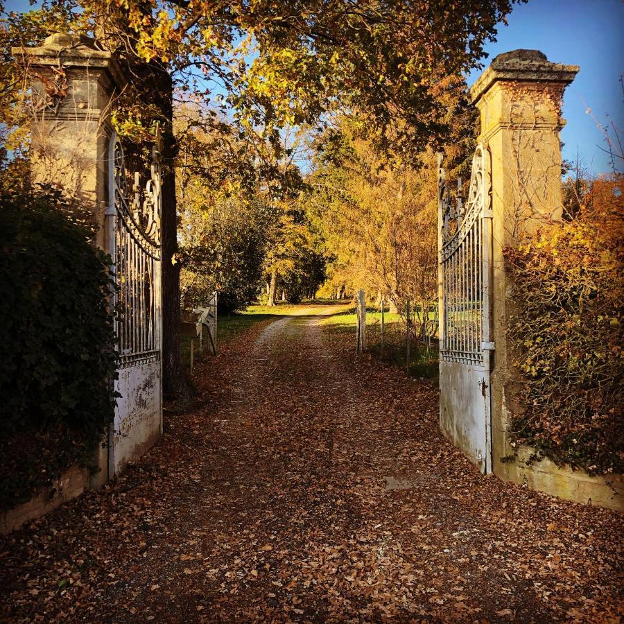 Chateau Du Grand Lucay Bourbon-lʼArchambault Exteriör bild