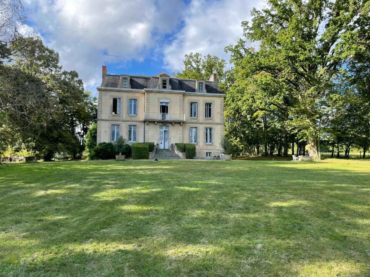 Chateau Du Grand Lucay Bourbon-lʼArchambault Exteriör bild