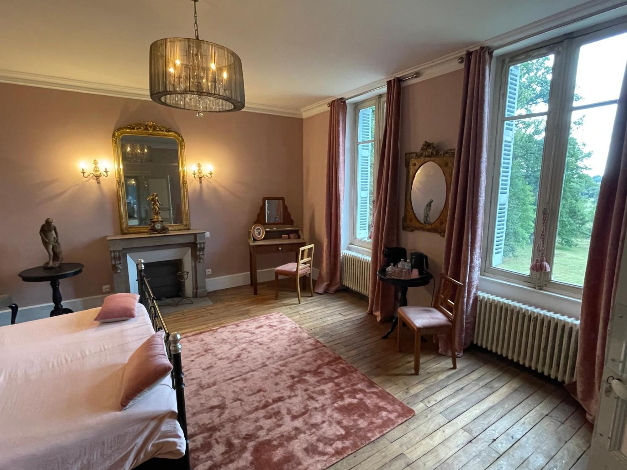 Chateau Du Grand Lucay Bourbon-lʼArchambault Exteriör bild